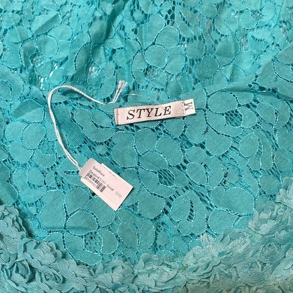 ✨NEW✨ mint green lace tunic length top - Picture 5 of 6